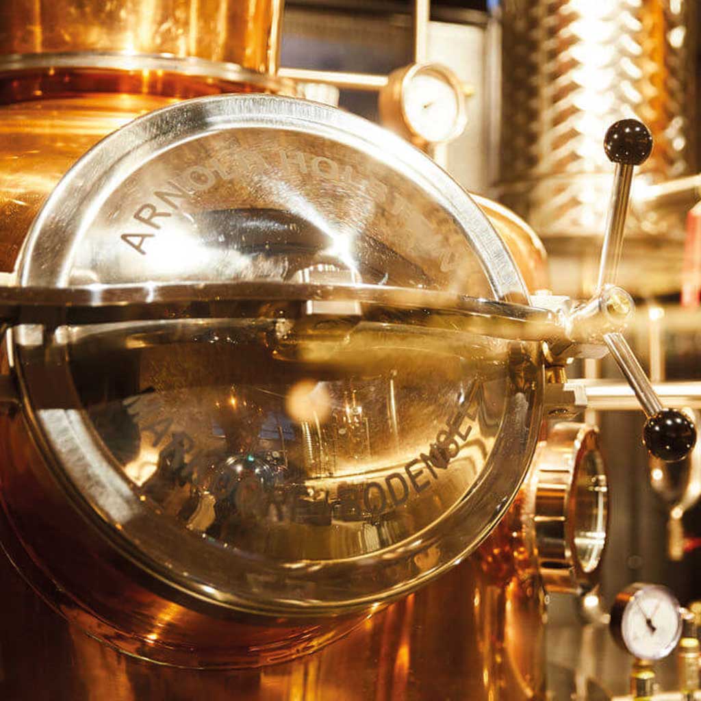 A copper gin still